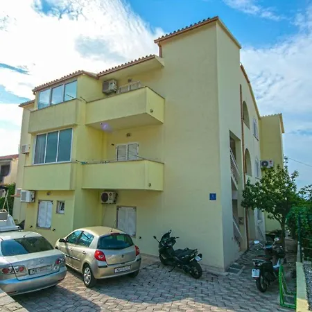 9 * Makarska