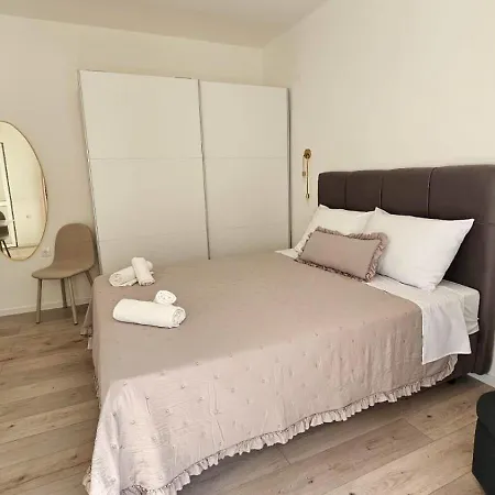 9 * Makarska